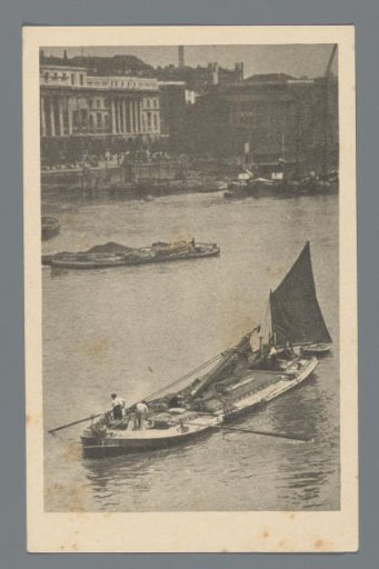 View of the Custom House on the Thames with boats