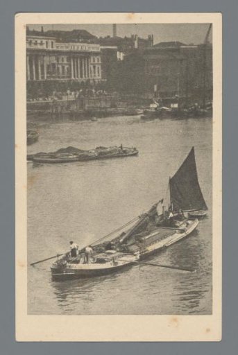 View of the Custom House on the Thames with boats