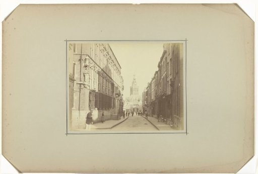 Burchtstraat in Nijmegen, with the town hall and the Grote Markt on the left and the St.-Stevenskerk in the background