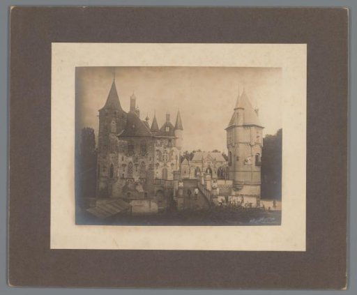 View of Heeswijk Castle with two men on the drawbridge