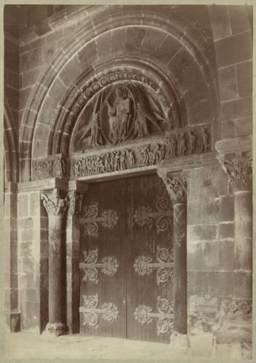 Portal of the Église Saint-Pierre-et-Saint-Benoît, Perrecy-les-Forges