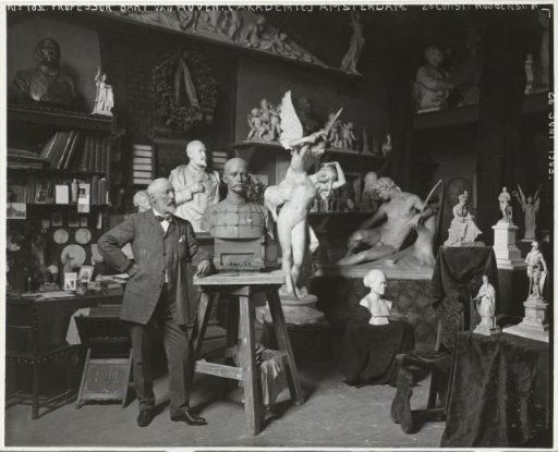 Sculptor Bart van Hove in his studio at Tweede Constantijn Huygensstraat 81 in Amsterdam