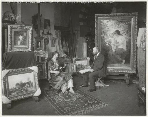 Painter Hobbe Smith with a model in his studio at Sarphatipark 42, Amsterdam