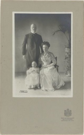 Portrait of Wilhelmina, Queen of the Netherlands, Hendrik of Mecklenburg-Schwerin and Juliana, Queen of the Netherlands