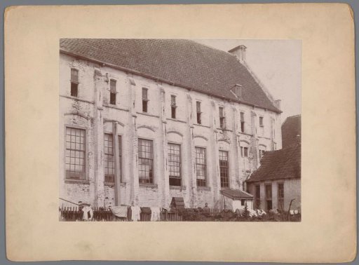 Part of the facade of (presumably) the orphanage of Kampen, seen from the courtyard