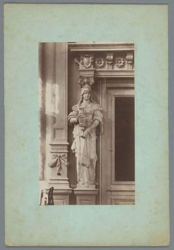 Chalice-bearing caryatid for a building