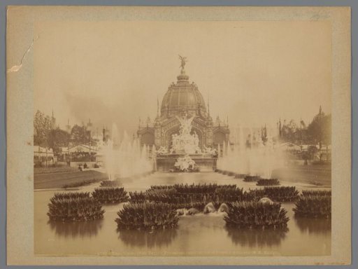 Fountains lumineuses and the entrance to the Palais de l'Industrie during the World's Fair of 1889