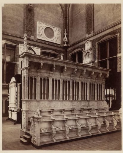 Arrangement of a plaster cast of a choir stall from the Great Church in Dordrecht in the Rijksmuseum in Amsterdam