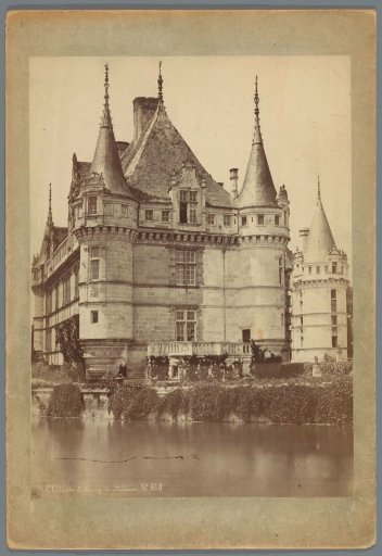 Side view of the Château of Azay-le-Rideau