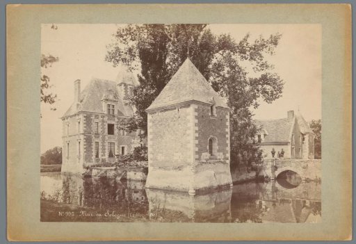 Exterior of the Château de la Morinière in Mur-de-Sologne, seen from the side
