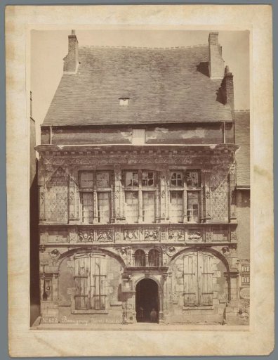 Exterior of the town hall of Beaugency