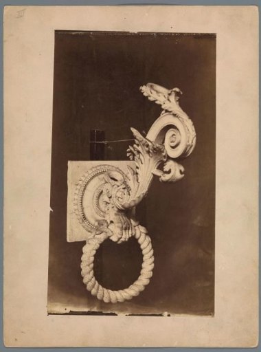 Door knocker in the form of snakes