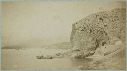 Red rocks near Menton