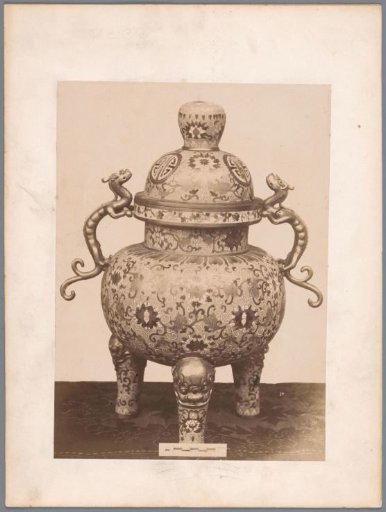 Pot with a lid decorated with two dragons on the sides and lion heads at the feet