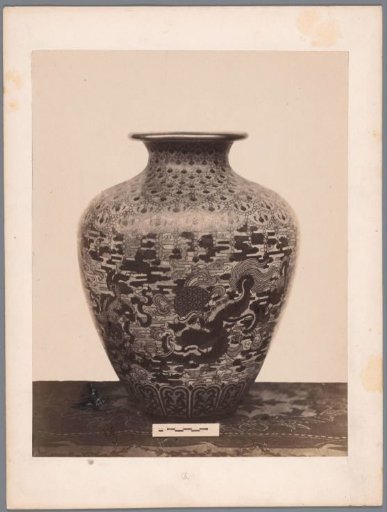 Vase decorated with Asian motifs and dragons