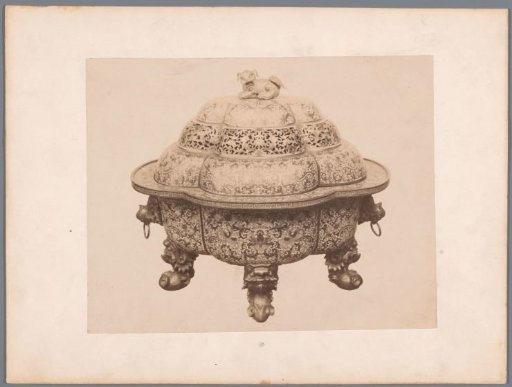Pot with an openwork lid decorated with Asian motifs, a plant motif, and a dragon on the lid