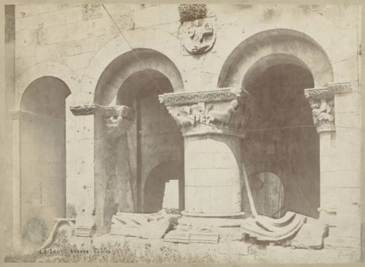 Cloister of the abbey of La Sauve