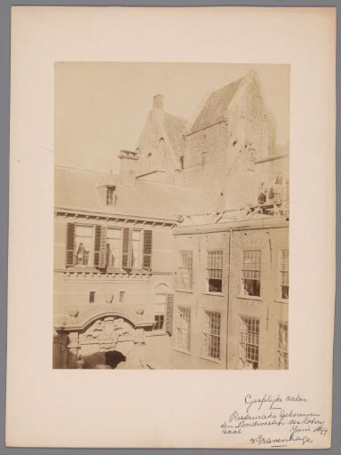 View of buildings at the Binnenhof during restoration