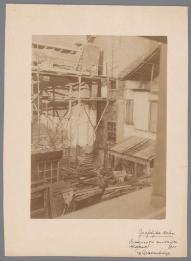 Buildings at the Binnenhof during restoration