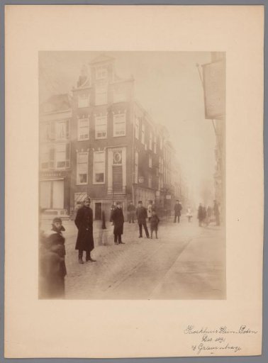 View of the corner house of Plein and Korte Poten in The Hague