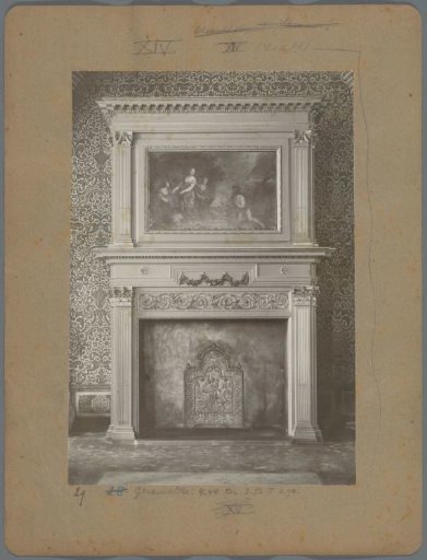 Fireplace of the Huydecoper House with a fireplace plate and a painted mantelpiece depicting Odysseus and Nausicaa