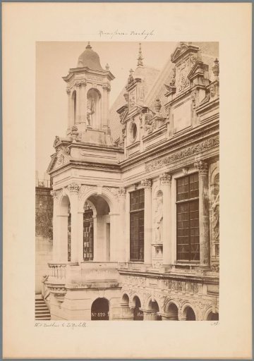Entrance portal of the town hall of La Rochelle, seen from the side