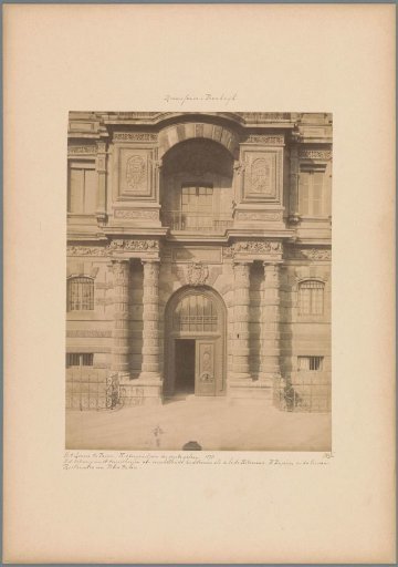 Porte Jean Goujon of the Musée du Louvre in Paris