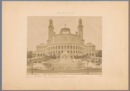 Façade of the Palais du Trocadéro in Paris