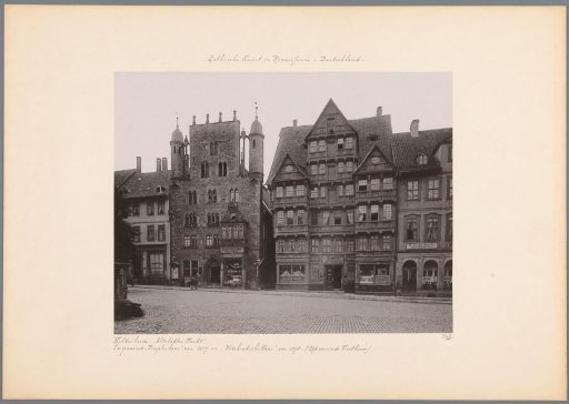 View of the Tempelhaus and the Wedekindschehaus in Hildesheim