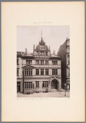 Facade of the Haus der Väter in Hanover