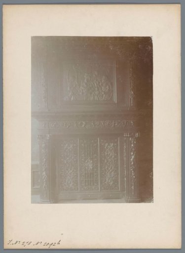 Oak wood fireplace mantel with relief in the house on Blauwpoortsplein 3 in Dordrecht