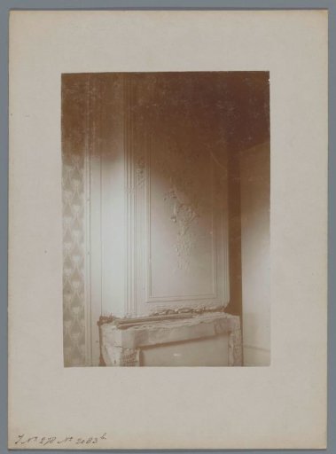 Fireplace mantel with relief in the house at Nieuwe Rijn 10 in Leiden, seen from the side