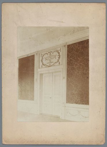 Door with relief in Huize Overbeek in Velp