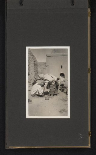 Person being shaved, Le Figuig
