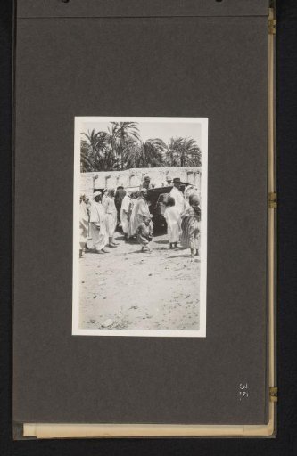 European and North African persons on the border between Algeria and Tunisia, Tamerza