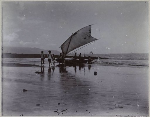People around a boat in Wijnkoopsbaai, Dutch East Indies
