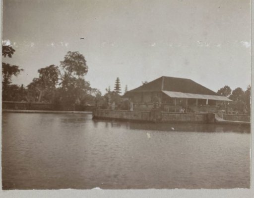 Building by the water, Tjakra Negara, Lombok
