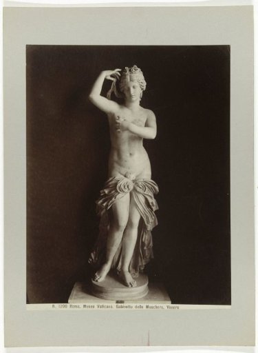 Sculpture of a standing Venus