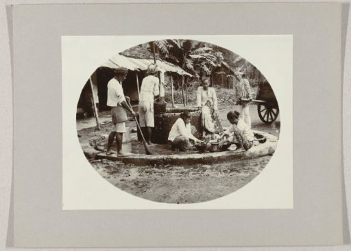People at a water well in the Dutch East Indies