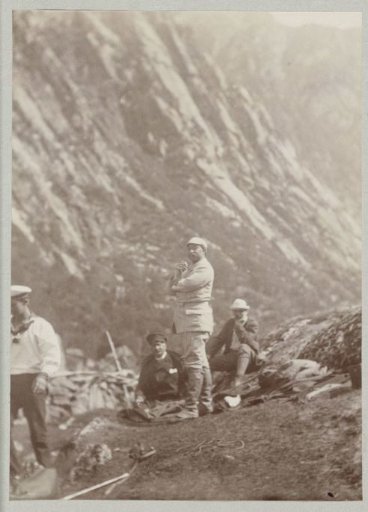 Emperor Wilhelm II and a number of guests resting in the Norwegian landscape
