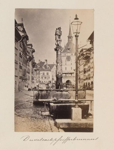 View of the Dudelsackpfeiferbrunnen in Bern