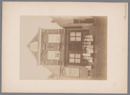 Butcher's shop on Hoogstraat 350 in Woudrichem, with an unknown group of women