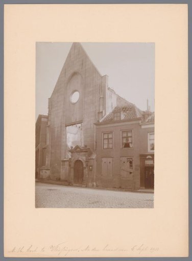 View of the Reformed Church in Vlissingen after the fire in 1911