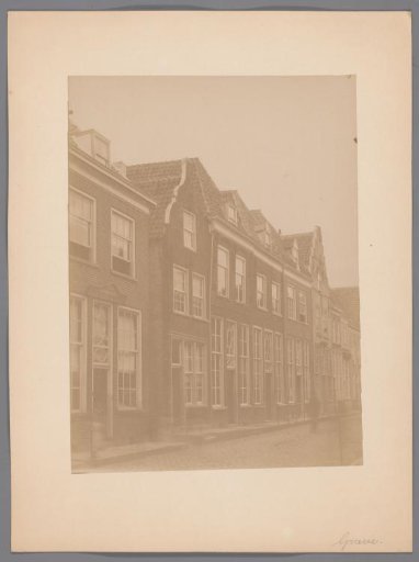 Houses in Grave