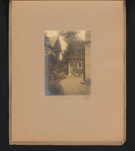 Garden of the Jonker family house in Bussum