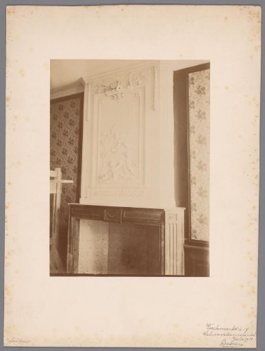Chimney piece of Vismarkt 16-17 in Leiden