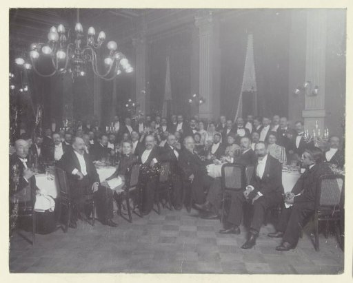 Group portrait with George Hendrik Breitner and others at a dinner