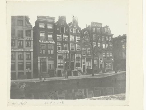 View of the Oudezijds Voorburgwal near the Korte Niezel