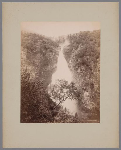 Sivlefossen in Nærødalen, Norway