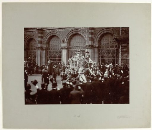 The Golden Coach for the Rijksmuseum, at the inauguration of Queen Wilhelmina in Amsterdam in 1898